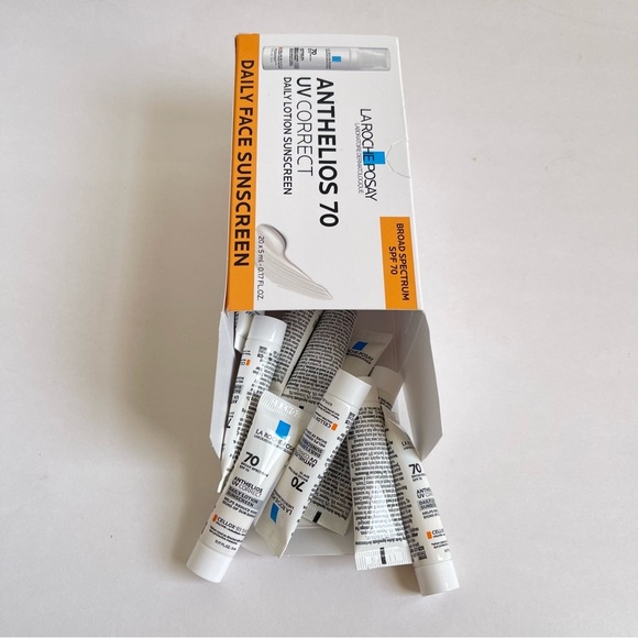 La Roche Posay Anthelios 70 UV Correct Daily Sunscreen Box of 20 0.17 fl oz 5ml - Picture 7 of 10